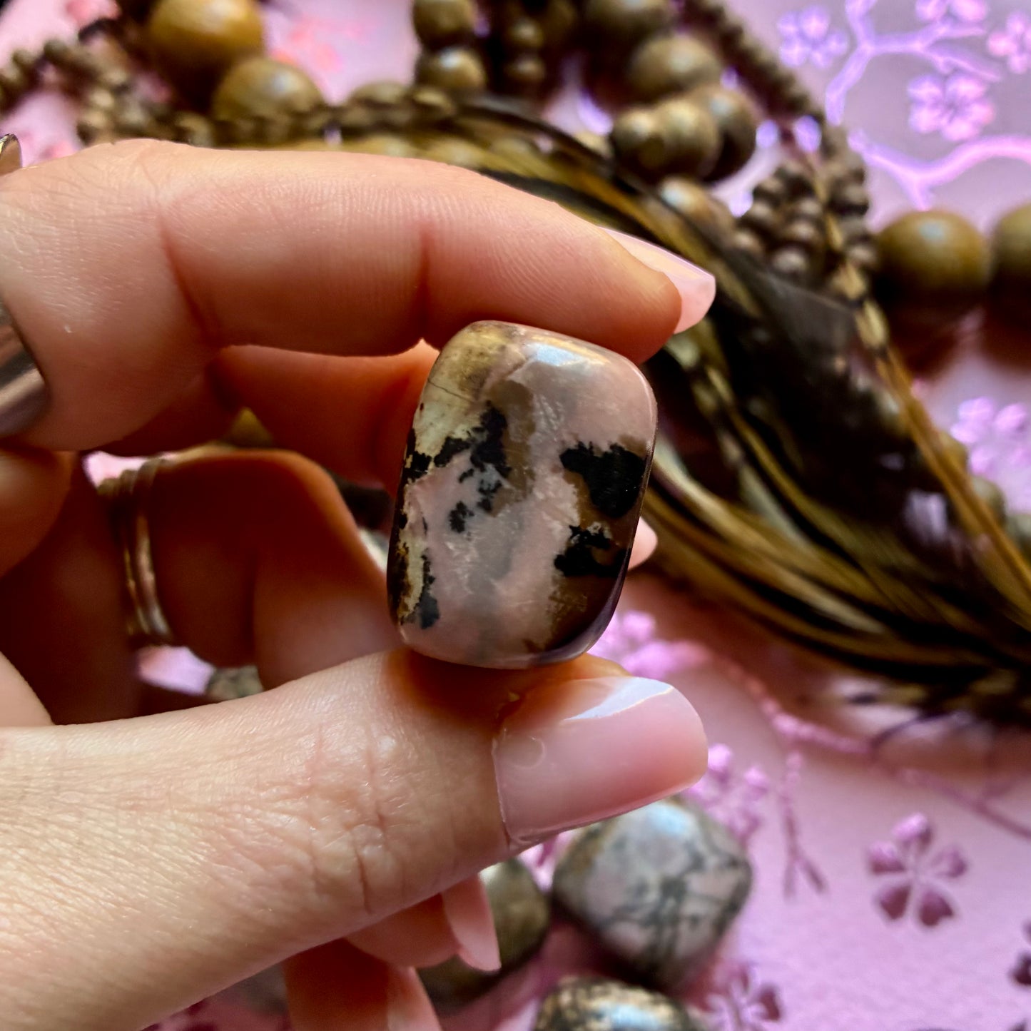 Pierre roulée Rhodonite